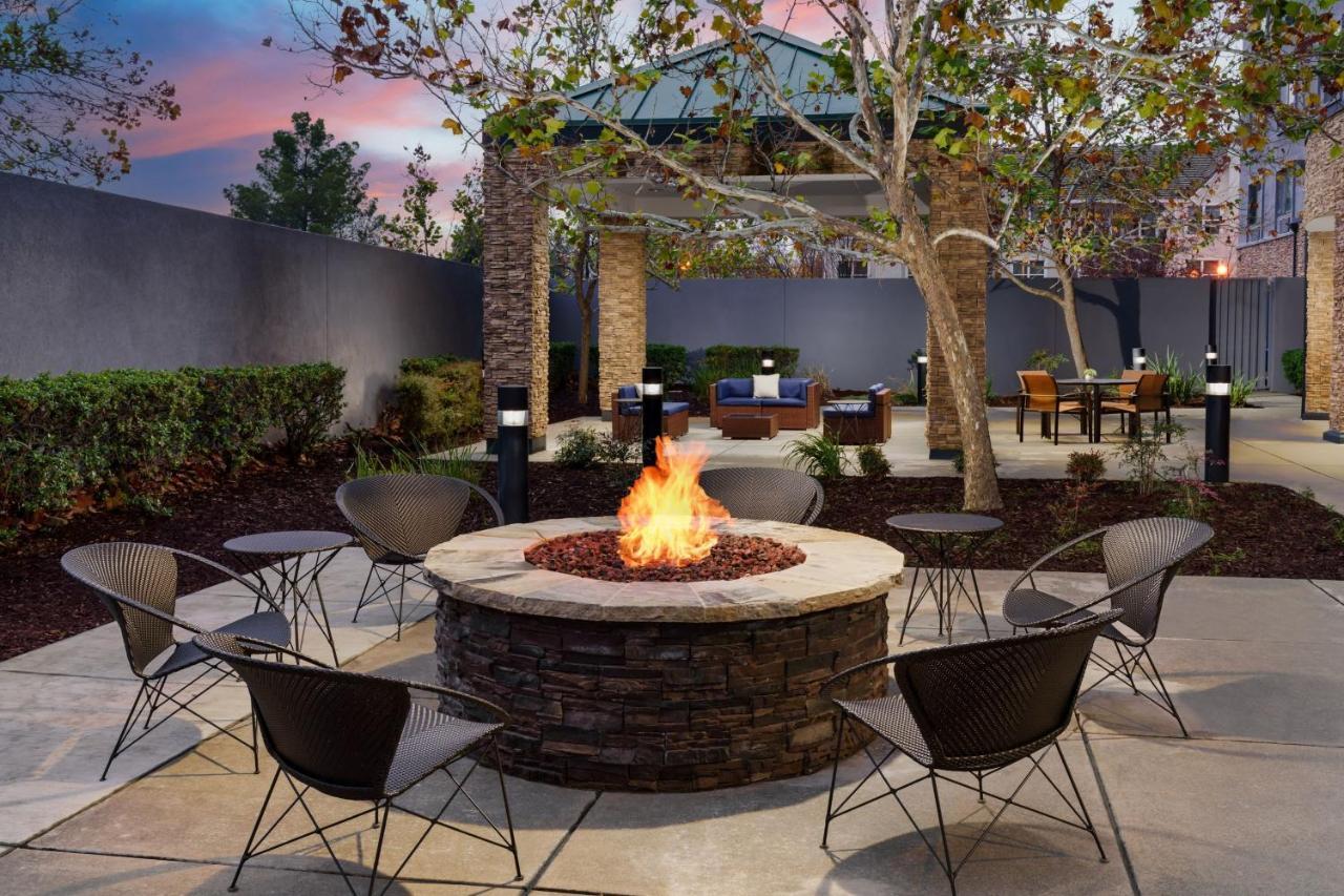Courtyard By Marriott Sacramento Folsom Hotel Exterior foto