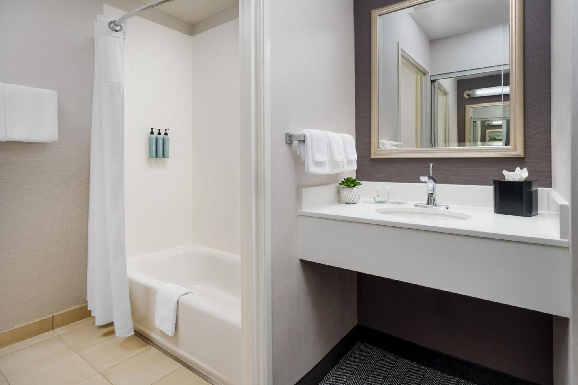 Courtyard By Marriott Sacramento Folsom Hotel Exterior foto